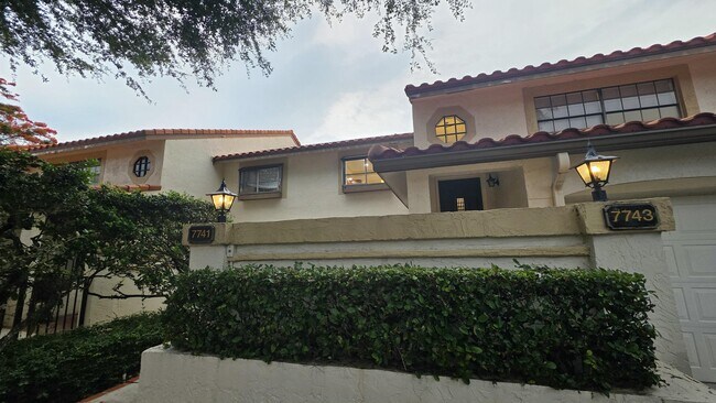 Foto del edificio - 7743 La Mirada Dr