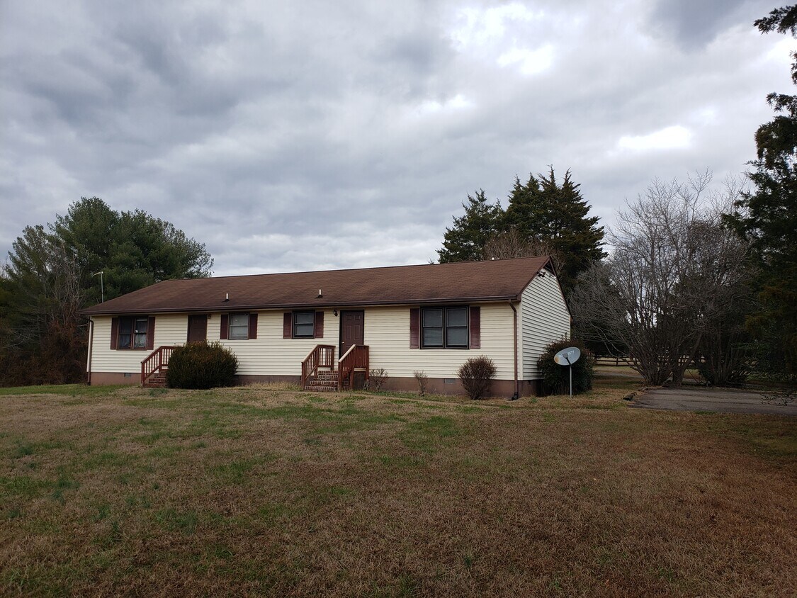 2082 Dogtown Rd, Goochland, VA 23063 House Rental in Goochland, VA