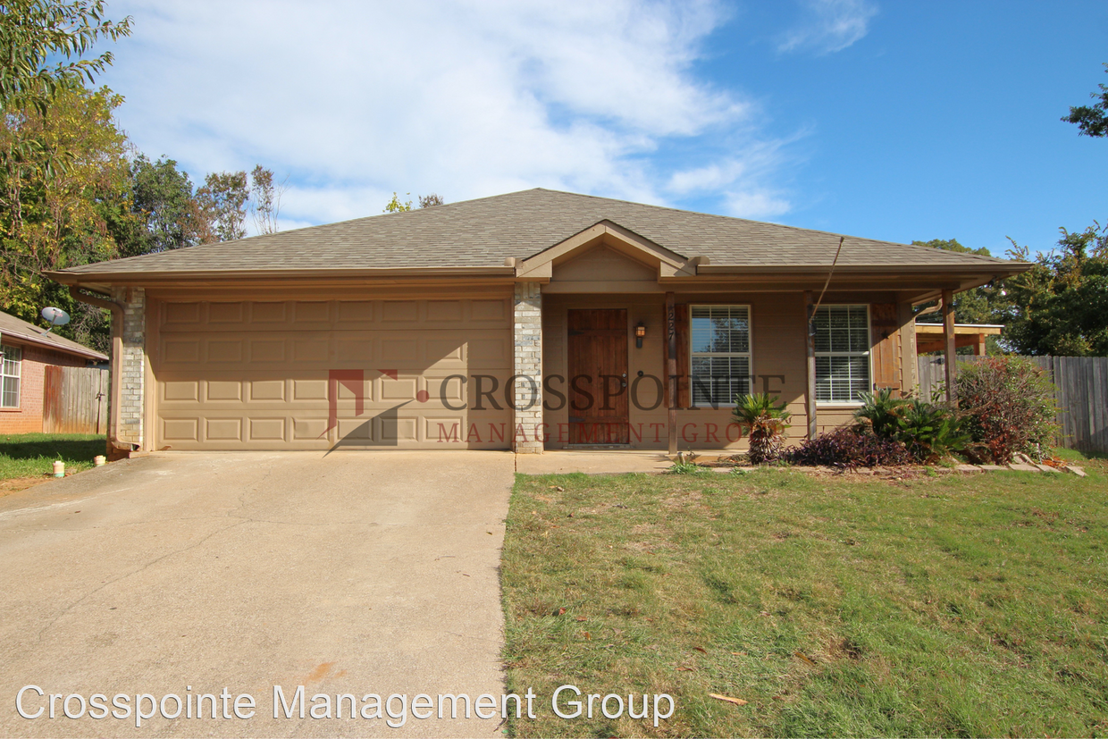 Primary Photo - 3 br, 2 bath House - 227 Willowbrook
