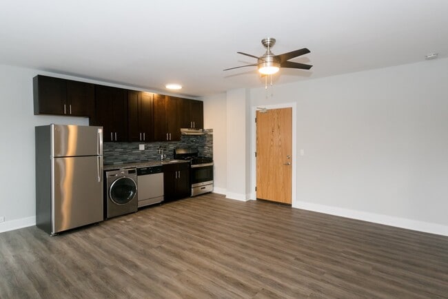 Building Photo - 727 Judson Ave