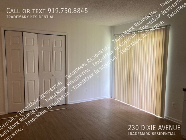 Building Photo - 3 Bedroom 2 Bath House on Dixie Ave. Avail...