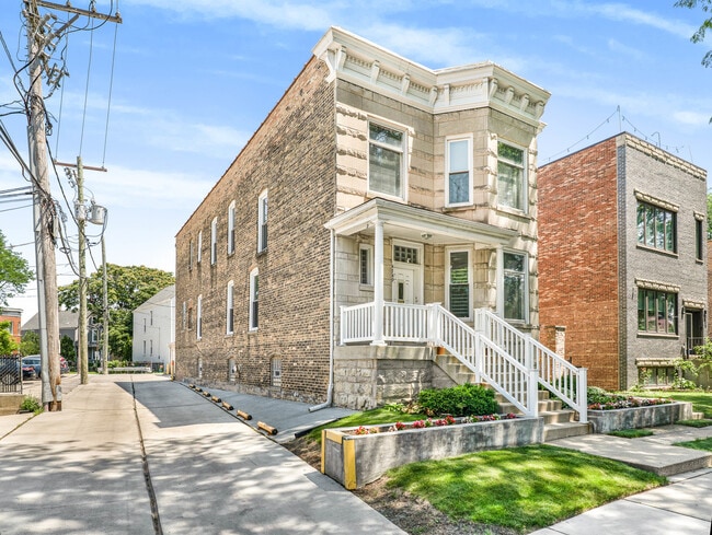Building Photo - 4749 N Long Ave
