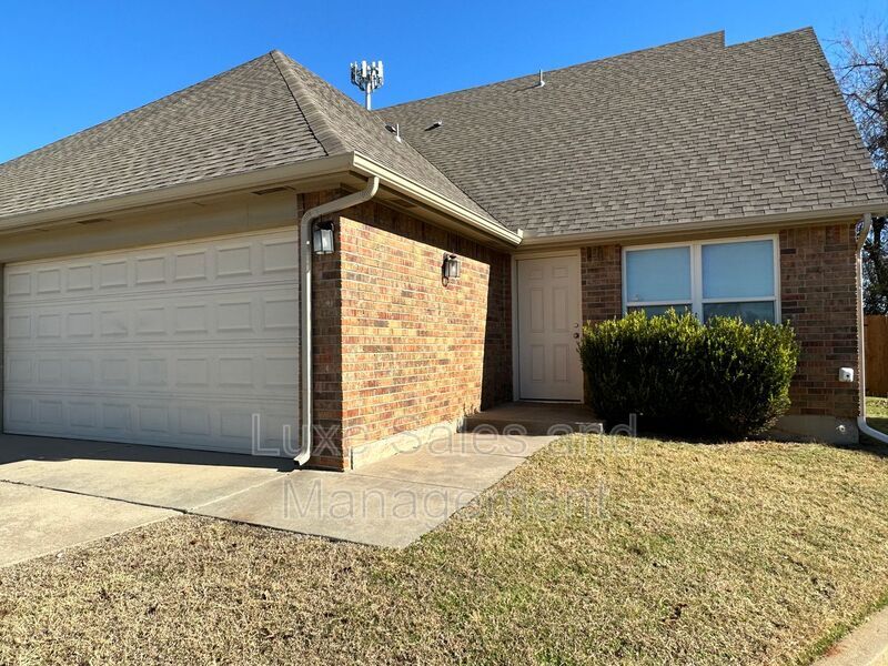 Primary Photo - 1738 W Palm Pl