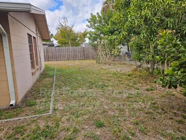 Foto del edificio - 1635 Newport Ct