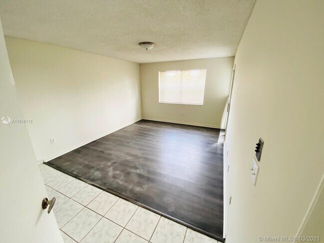 Building Photo - 2019 SE 27th Dr
