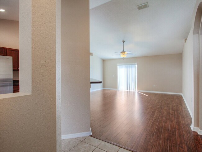 Foto del edificio - 8364 Greystone Dr