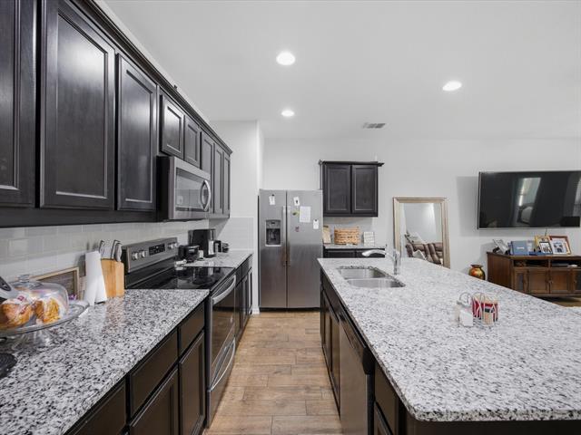 Building Photo - 420 Milverton Dr