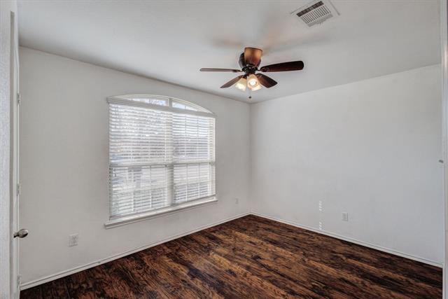 Foto del edificio - 9200 Warren Dr