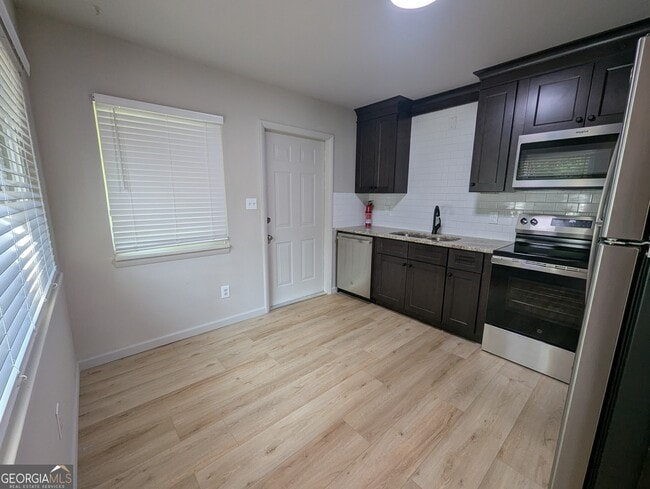 Building Photo - 110 Springtree Rd