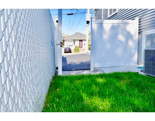 Primary Photo - 77 Oakwood Ave