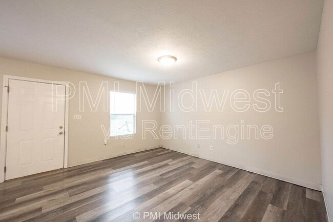 Building Photo - 622 N Linwood Ave