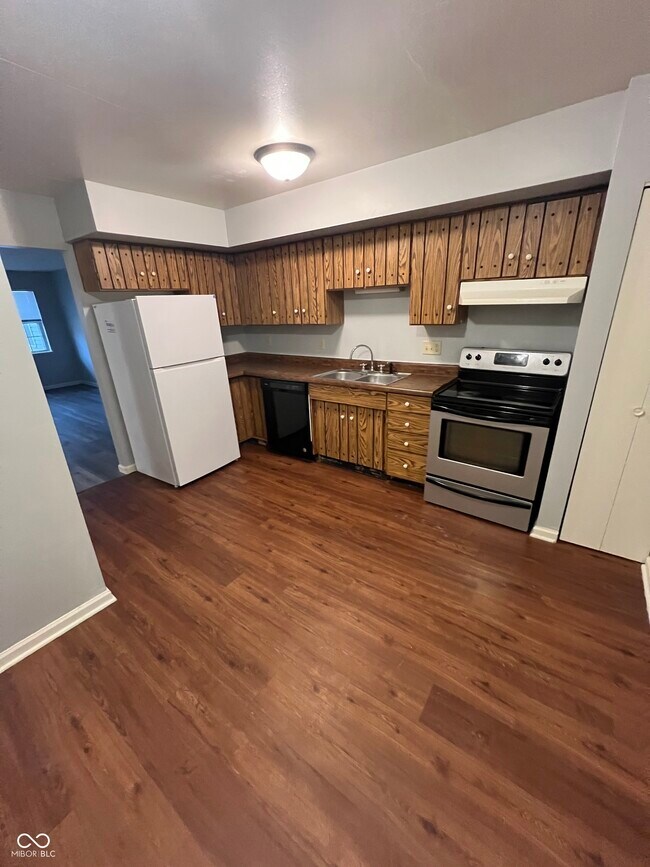 Foto del edificio - 1325 Millerwood Ct