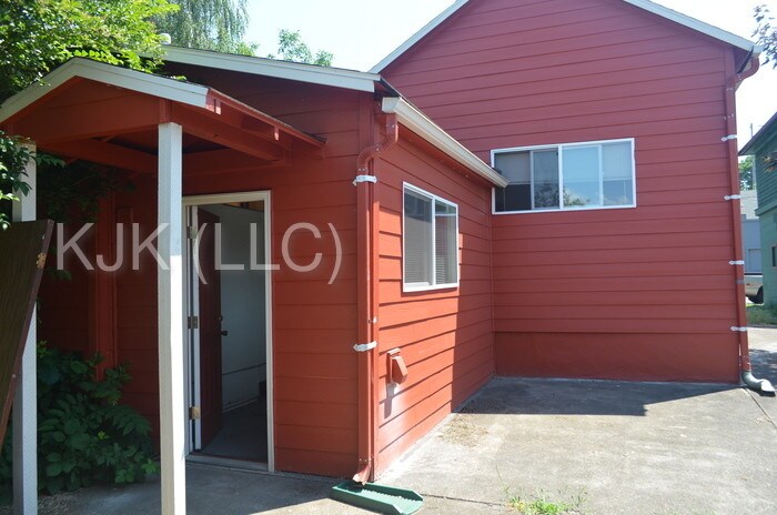 Building Photo - 4021 SE 29th Ave