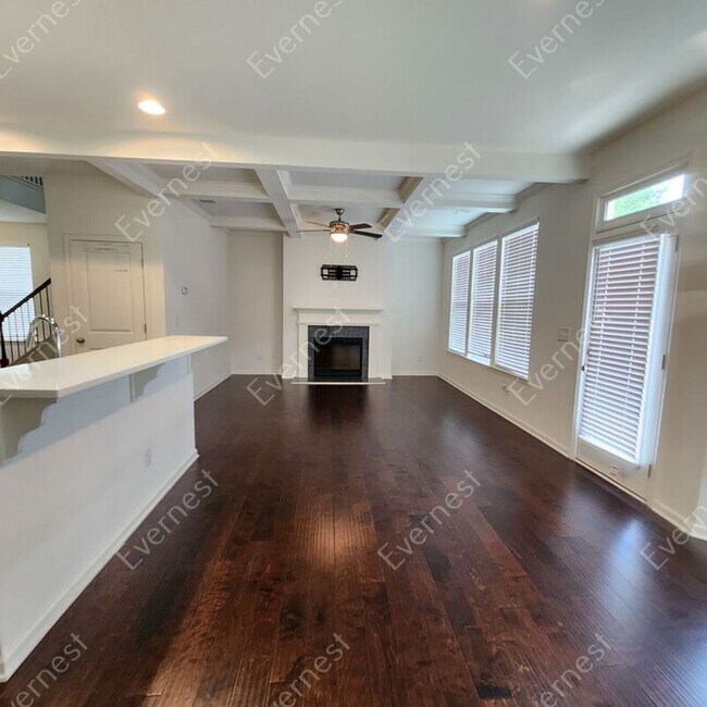 Foto del edificio - 601 Lofty Ln