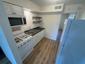 Building Photo - 208 Lindell Dr