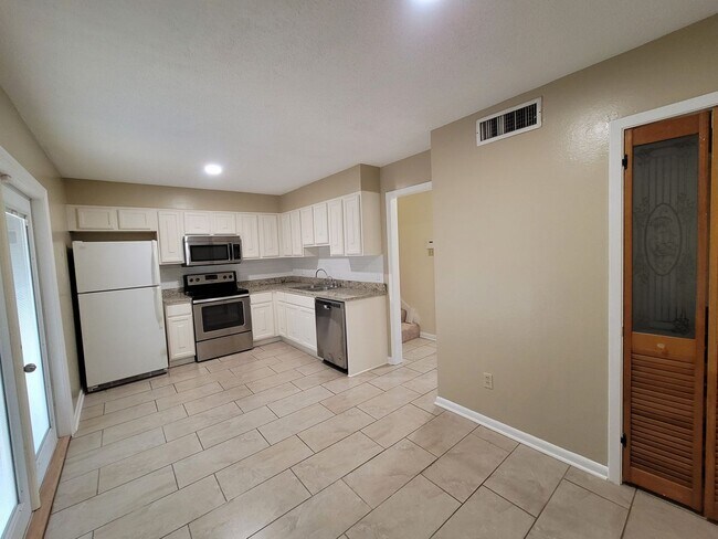 Building Photo - Close to Barksdale Air Force Base... You d...