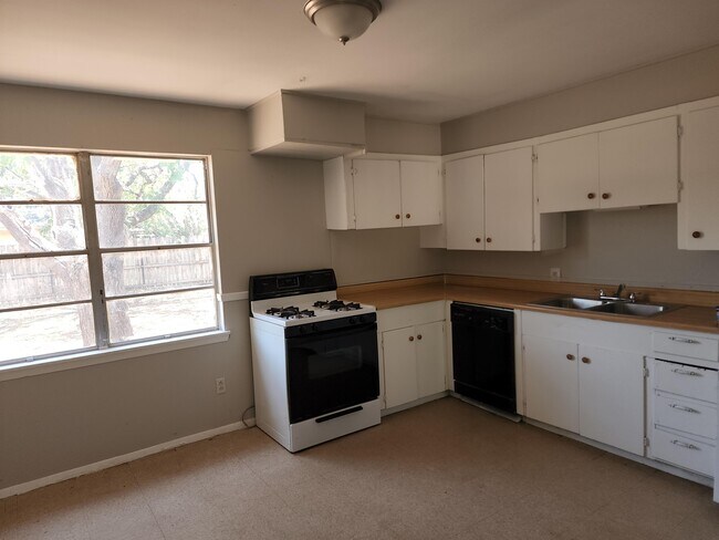 Foto del edificio - 3033 Wenwood Rd