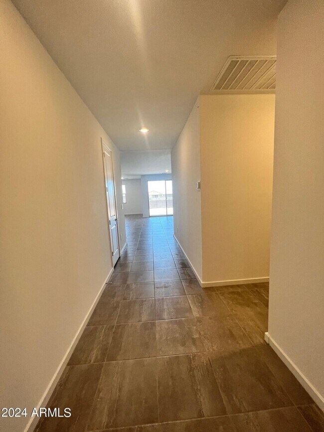 Foto del edificio - 4456 W Josephine St