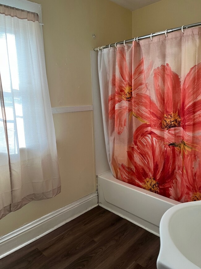 Foto del edificio - 723 W 5th St