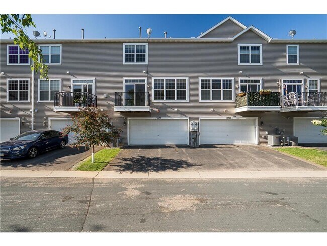 Foto del edificio - 15577 Junegrass Ln