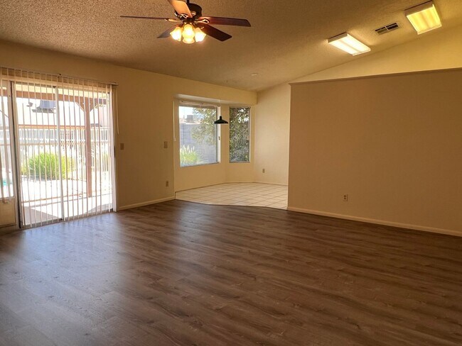 Foto del edificio - Chandler 3 Bed 2 Bath Single Story Home wi...
