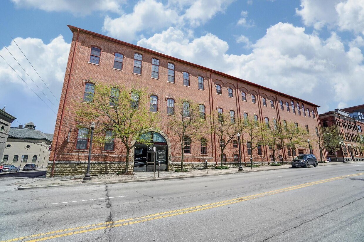 Primary Photo - 544 S Front St