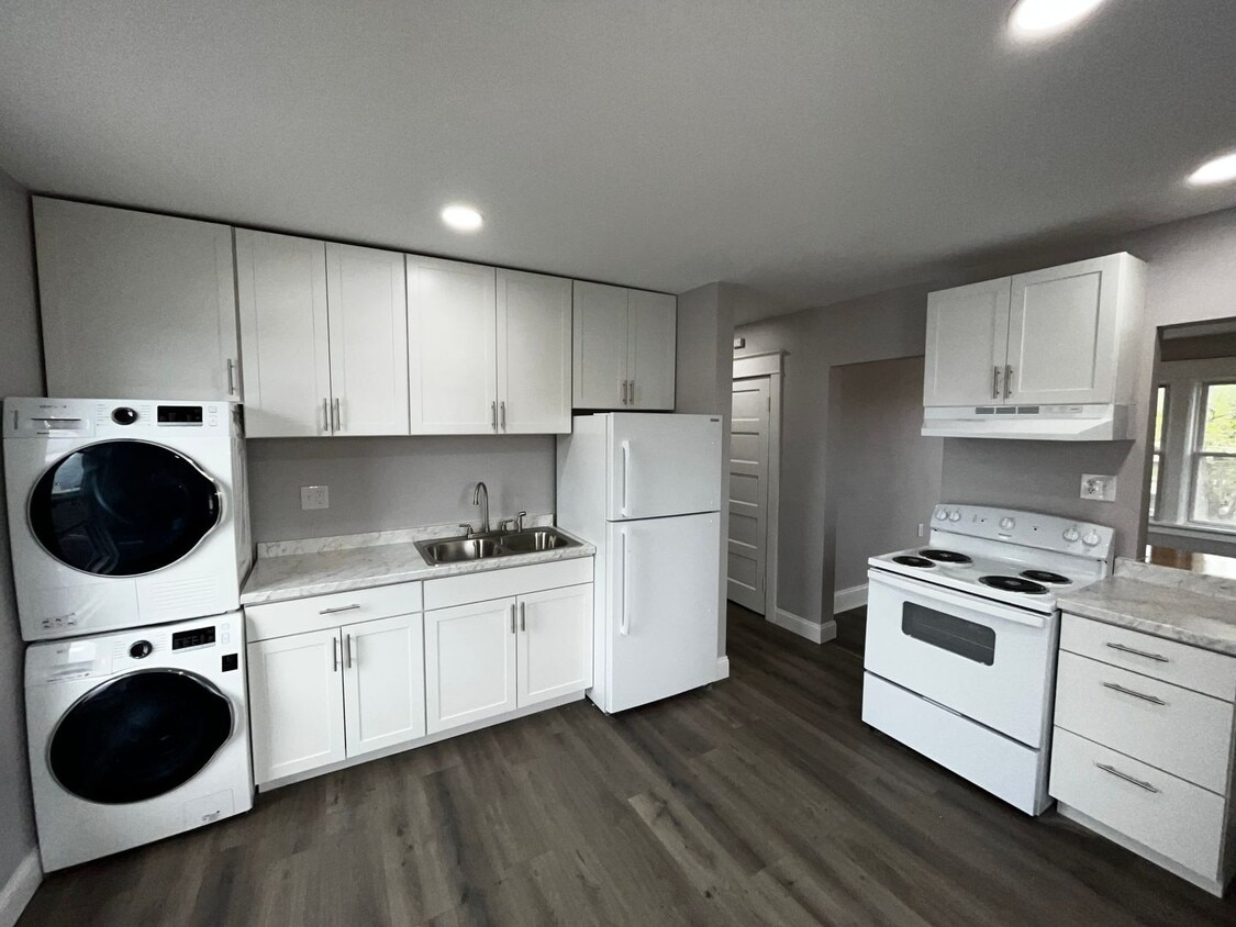 Primary Photo - 105 2nd St