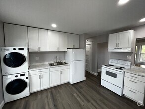 Building Photo - 105 2nd St