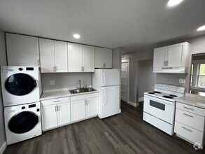 Building Photo - 105 2nd St