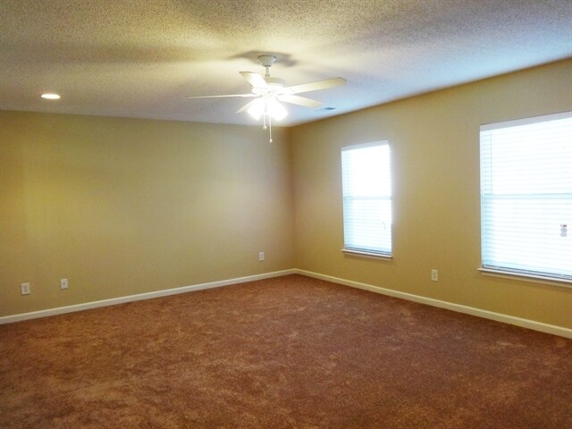 Building Photo - 127 Willow Bend Ln