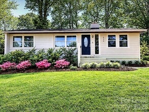 Building Photo - 640 Manhasset Rd