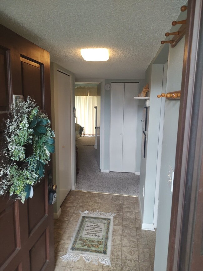 Building Photo - "$200 move in special! Charming 1-Bedroom ...