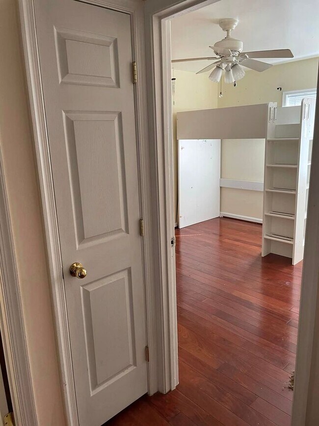 2445 Glengyle Dr Unit 218, Vienna, VA 22181 Condo for Rent in Vienna