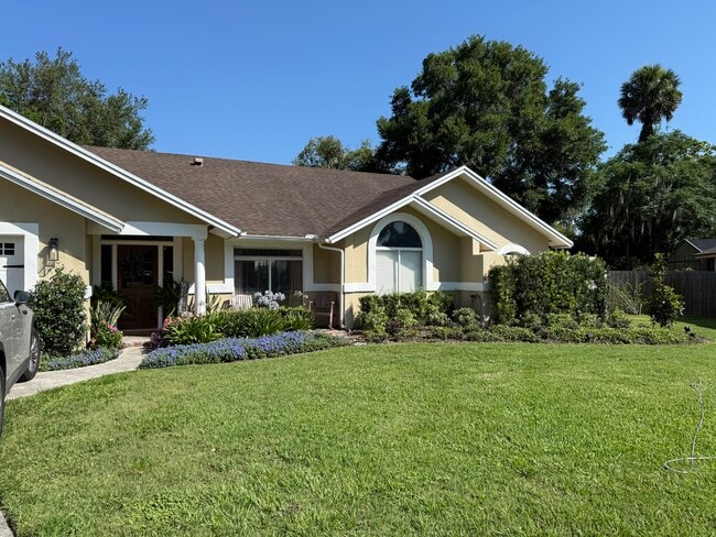 Building Photo - 519 Lake Charm Ct