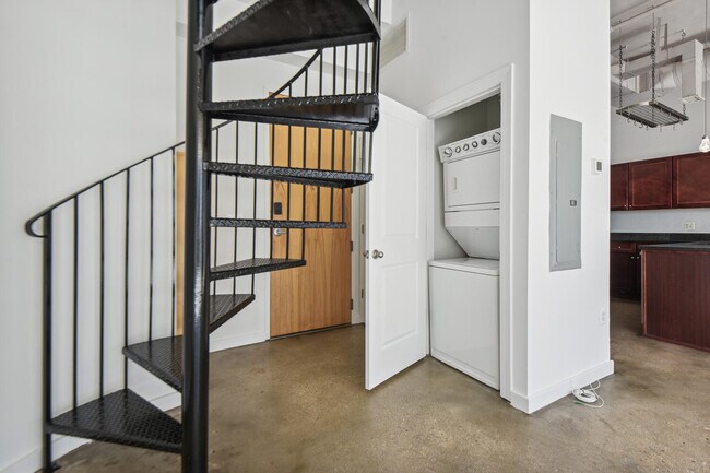 Building Photo - 701 Lamont St NW