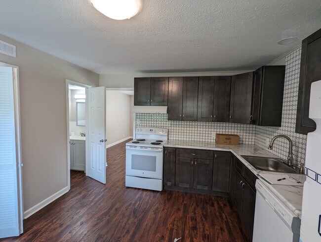 Foto del edificio - 112 Victor Reiter Pky