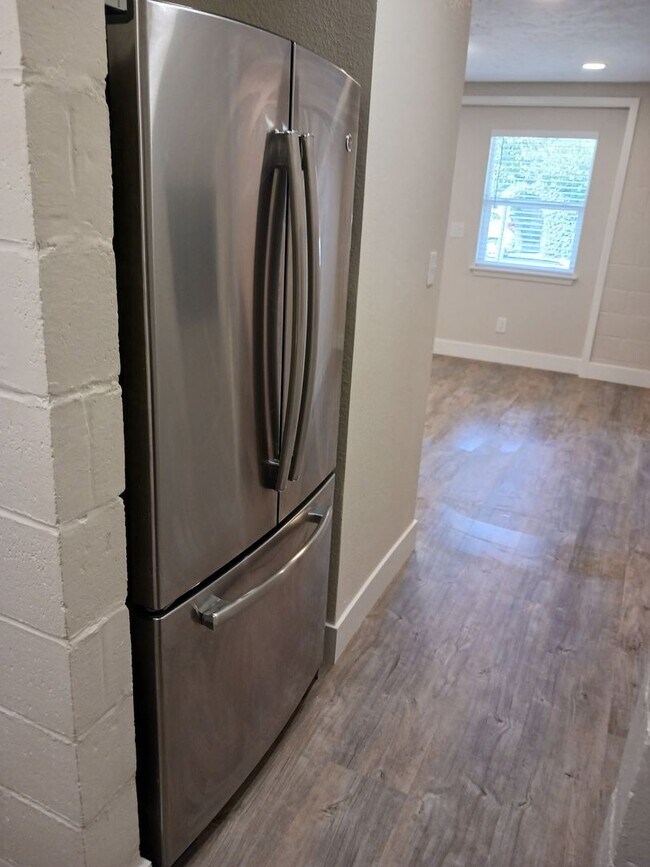 Foto del edificio - 2 Bedroom Available July 1st Located in Central Davis