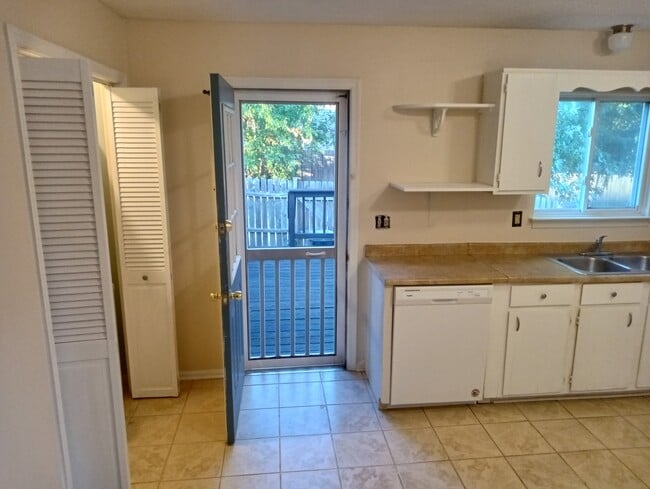 Foto del edificio - 238 Waterford Ln