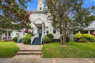 Building Photo - 244 E 40th St