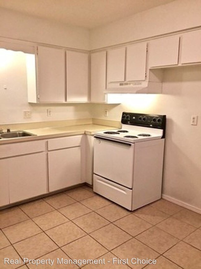 Foto del edificio - 691-697 N Betty Jo Dr