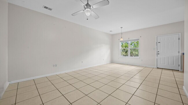 Living Room - 601 S Cedar St