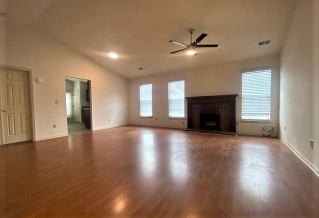 Foto del edificio - Ranch 3 bed, 2 bath Ranch with fenced yard...