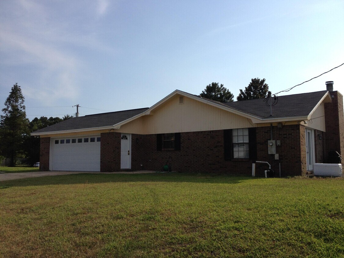 Primary Photo - 300 Spanish Moss Trail