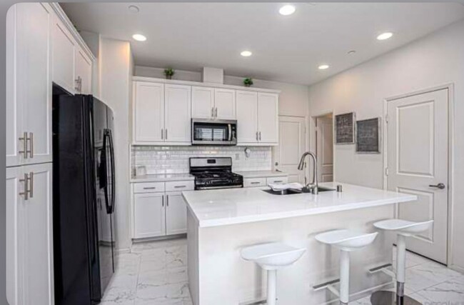 Building Photo - 3 BR, 2.5 BA townhome for rent in Otay Mes...