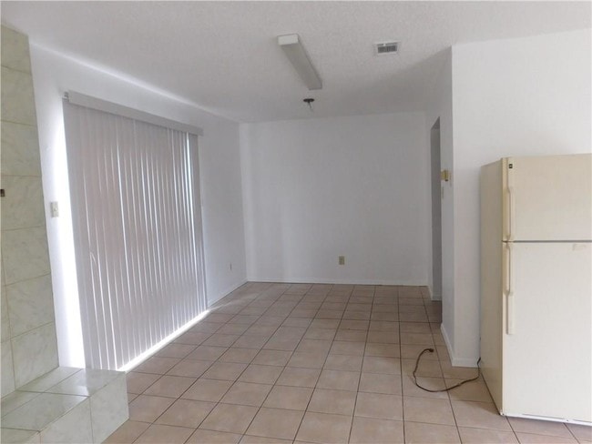 Building Photo - 3939 N Garland Ave