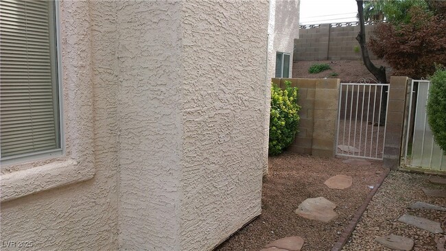 Building Photo - 1105 Overture Dr