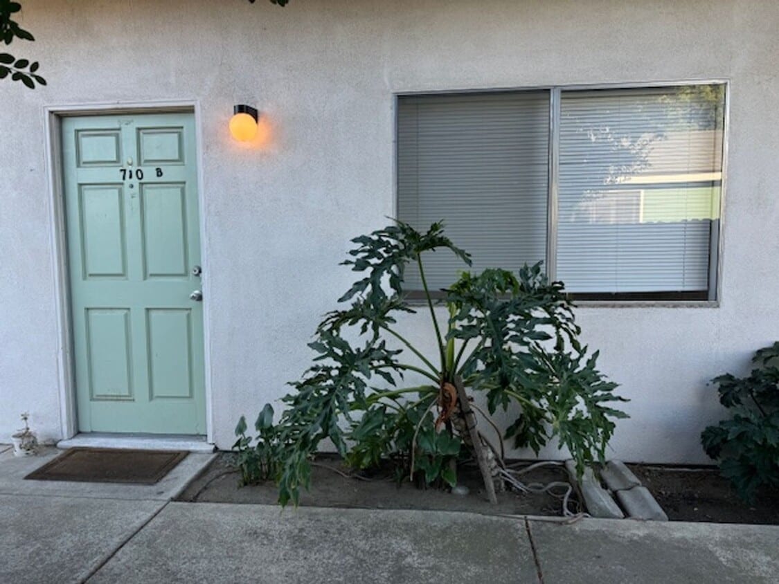 Primary Photo - Beautiful Triplex in Ripon