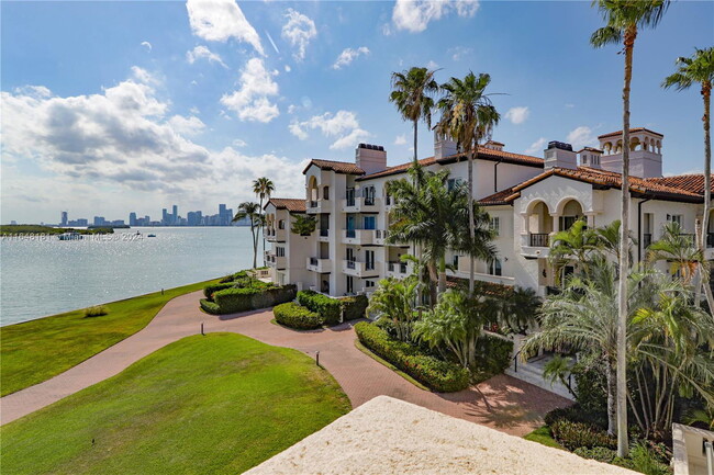 Foto del edificio - 2235 Fisher Island Dr