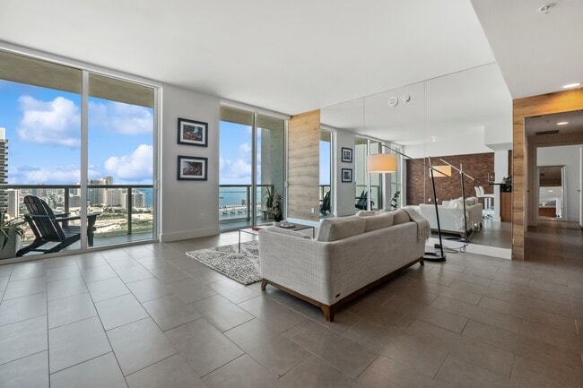 Foto del edificio - 244 Biscayne Blvd