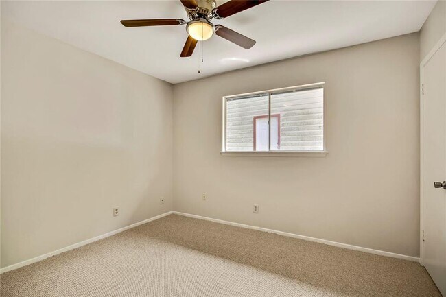 Building Photo - 6101 Greentree Ln